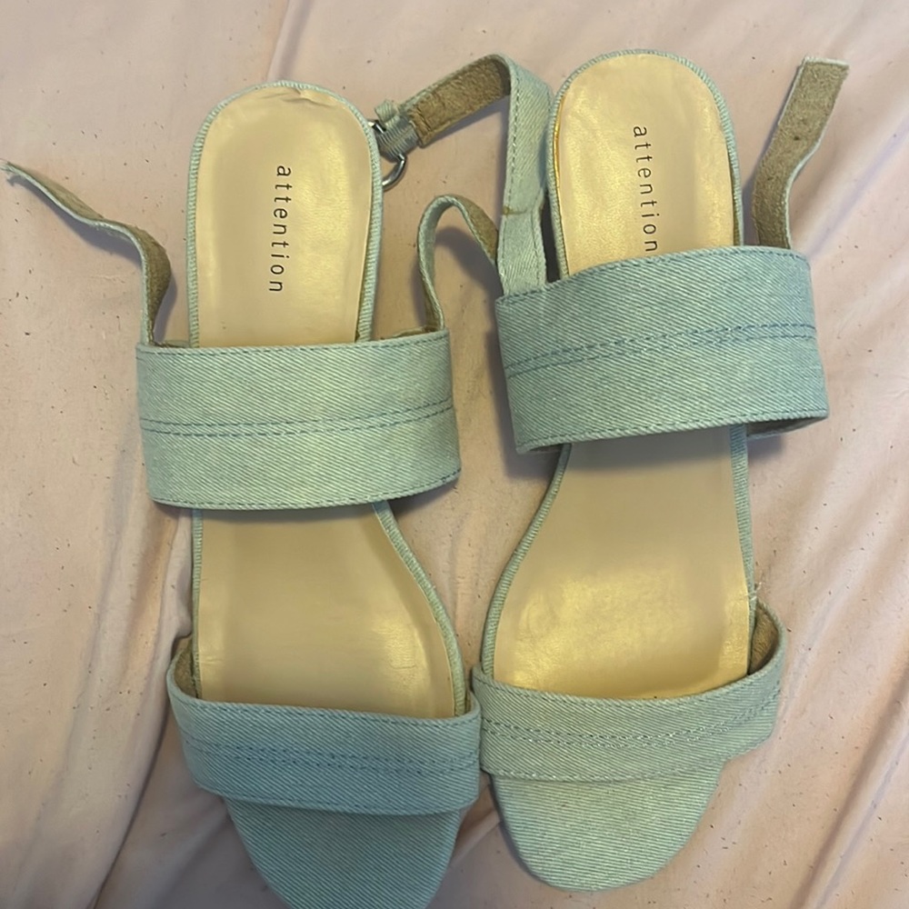 Light blue heels, Size 9, *NEVER WORN*